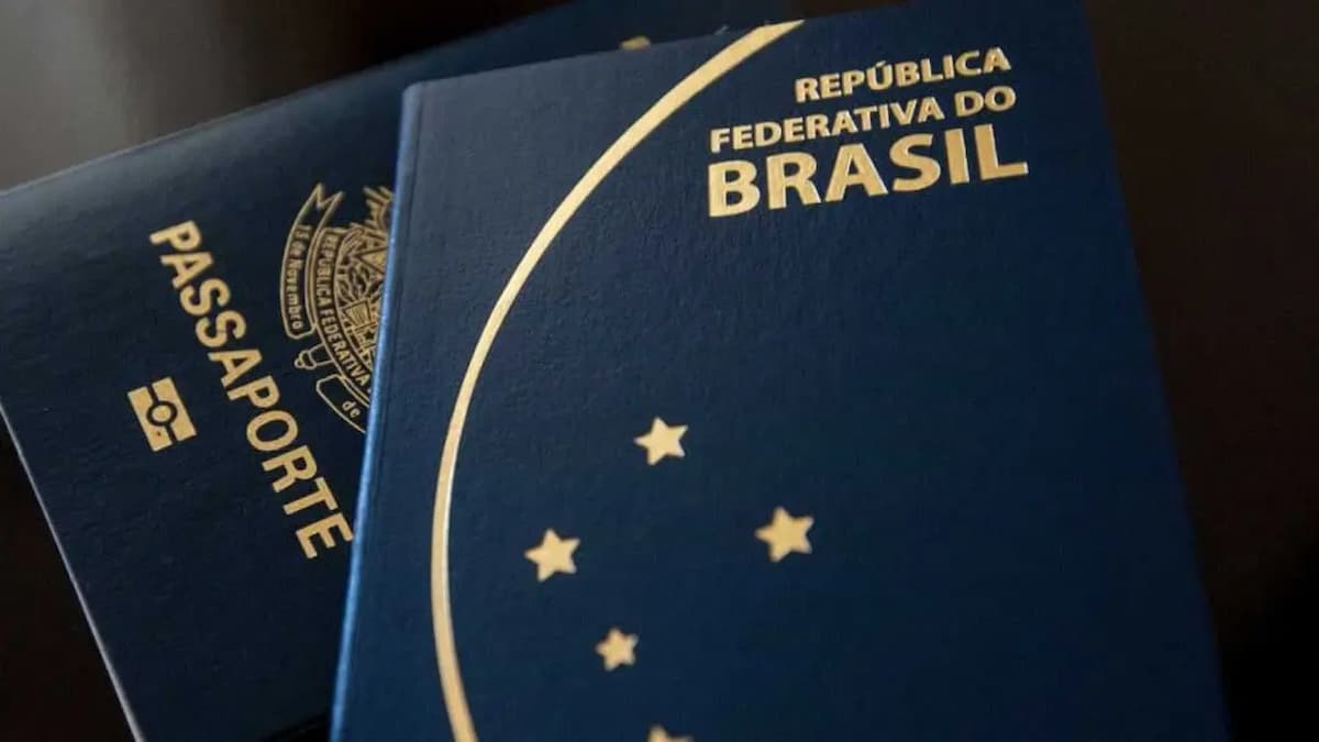Foto da capa do passaporte brasileiro.