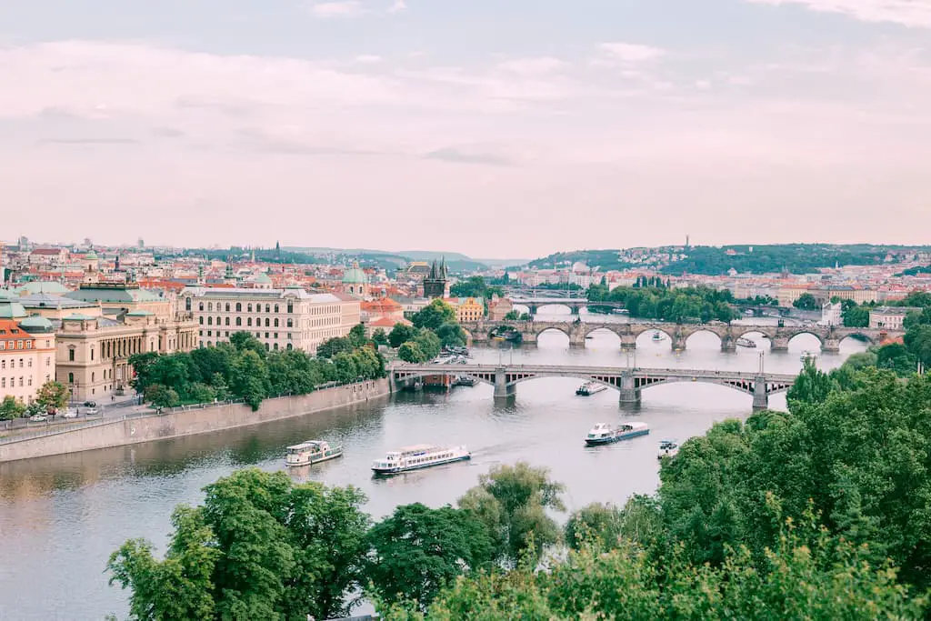 Foto do Rio Moldava, em Praga.