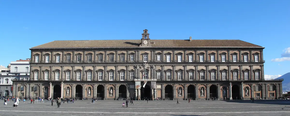 Palácio Real na Piazza del Plebiscito, Nápoles