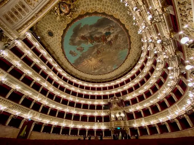 Teatro di San Carlo, Nápoles, Itália.