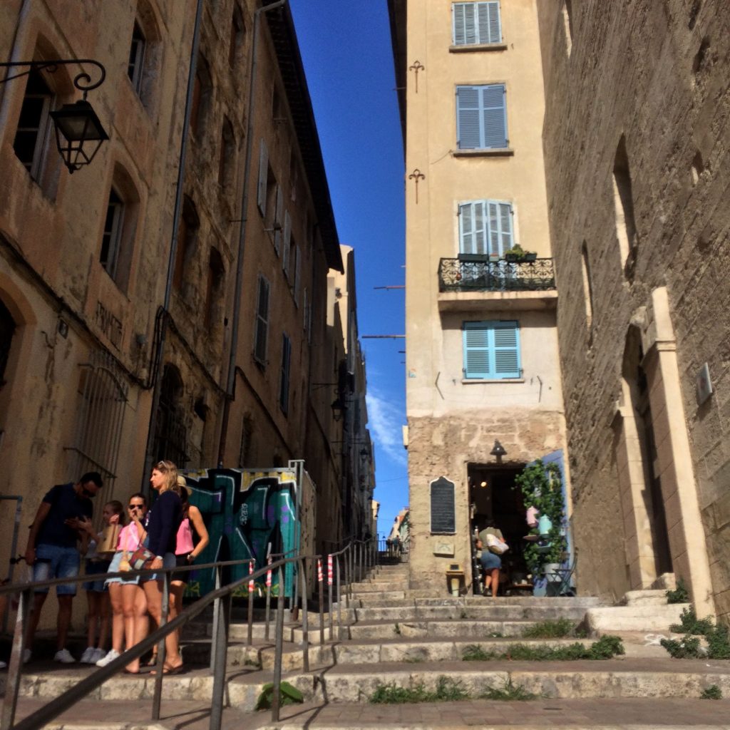 Escadarias do centro de Marseille.