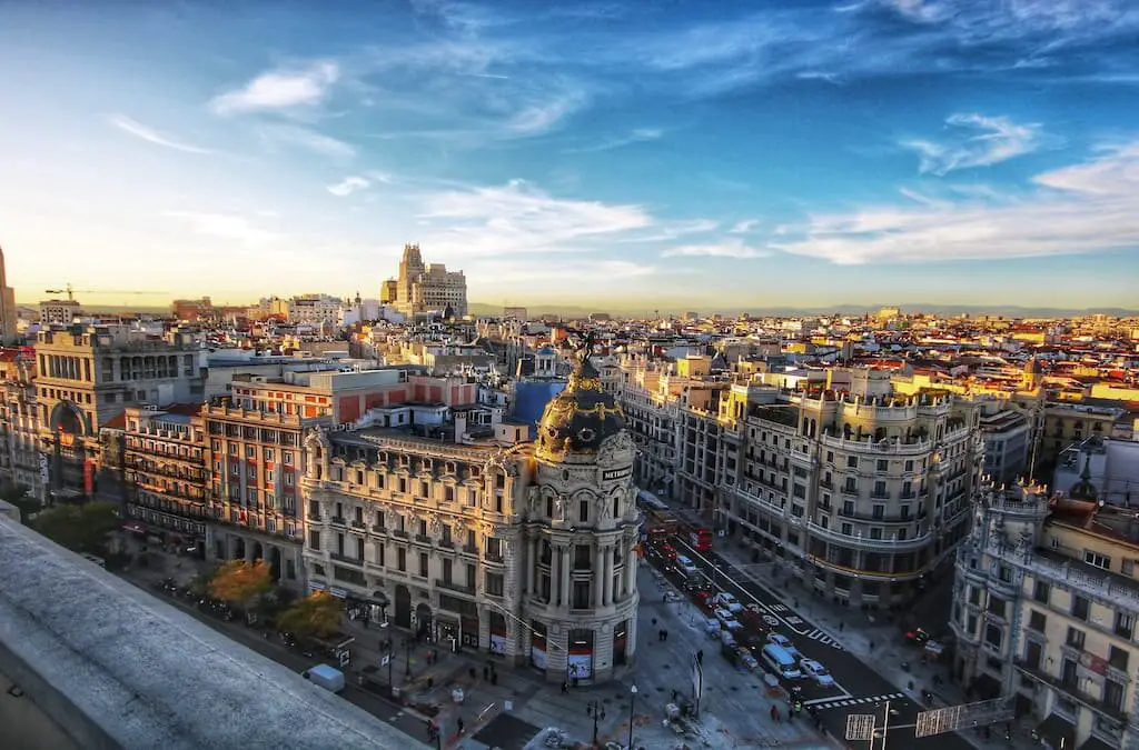 O que fazer em Madrid em um dia? Visitar a Gran Via.