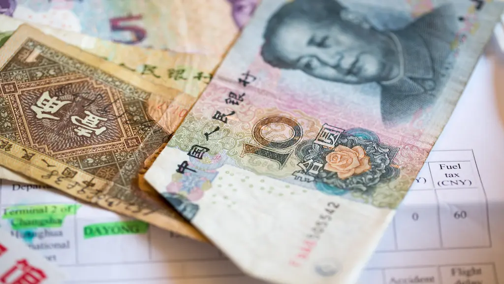 Yuan, moeda oficial do país.