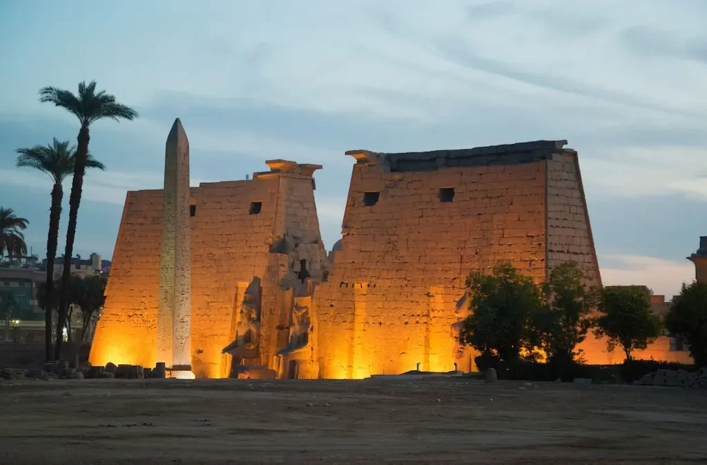 Templo de Luxor Iluminado