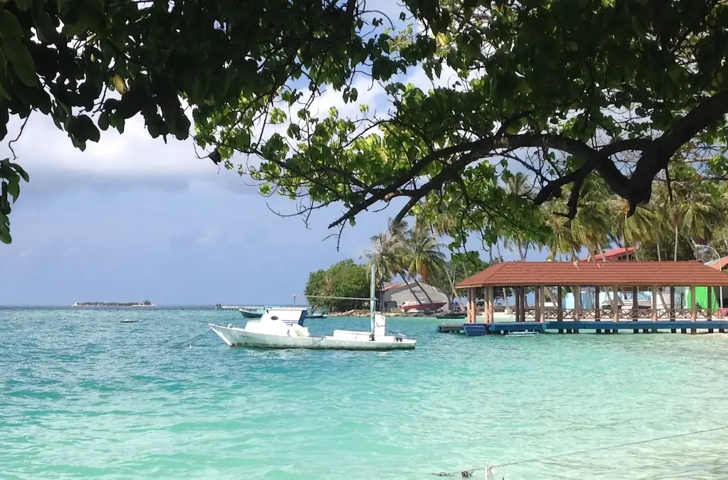 onde fica ilhas maldivas barco em Thulusdhoo