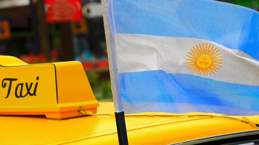 Taxi com bandeira argentina em Buenos Aires.