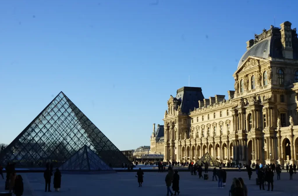 Museu do Louvre - Pontos turísticos de Paris - De Lugar Nenhum
