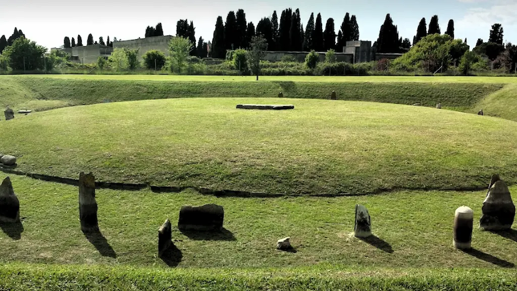 Tumulus do Príncipe Etrusco - História da cidade de Pisa