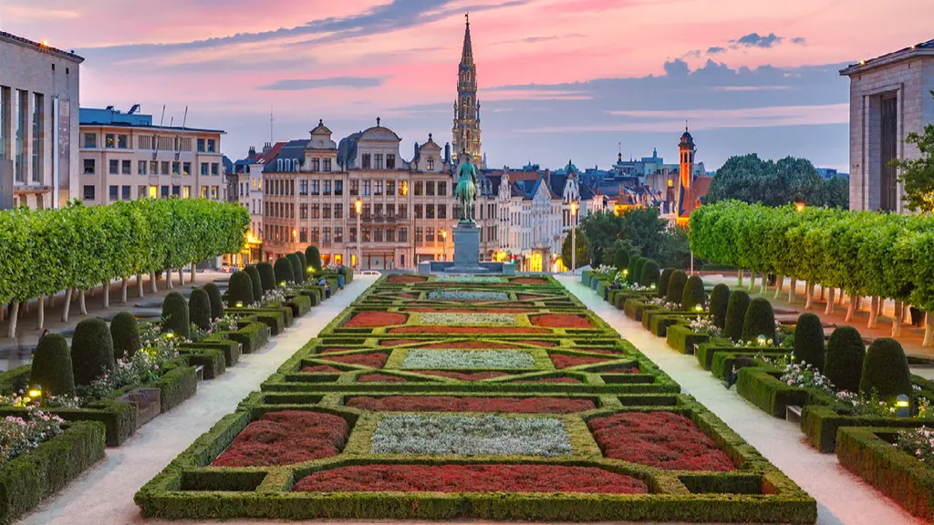 Bela paisagem do Mont des Arts em Bruxelas, um destaque na lista de locais a visitar quando se está planejando o que fazer em Bruxelas.