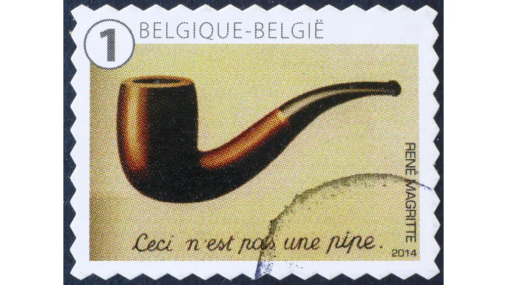 Selo mostrando o famoso cachimbo de René Magritte, uma imagem icônica que desafia as noções convencionais de realidade, uma opção fascinante para quem procura o que fazer em Bruxelas