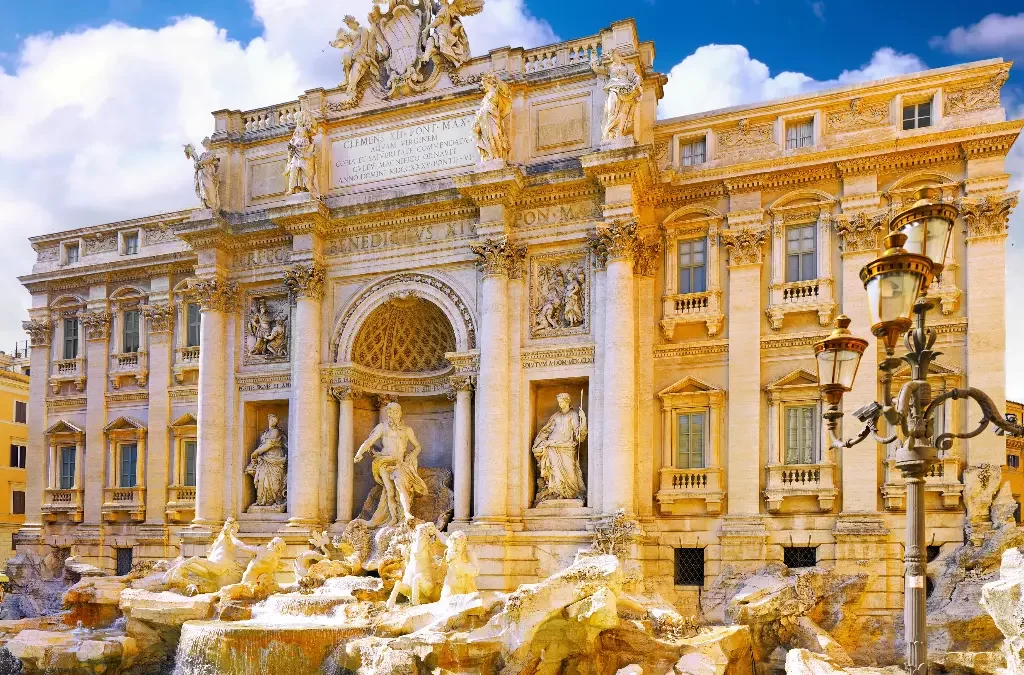 Imagem da Fontana di Trevi, destacando-se como uma das principais atrações na lista sobre o que visitar em Roma.